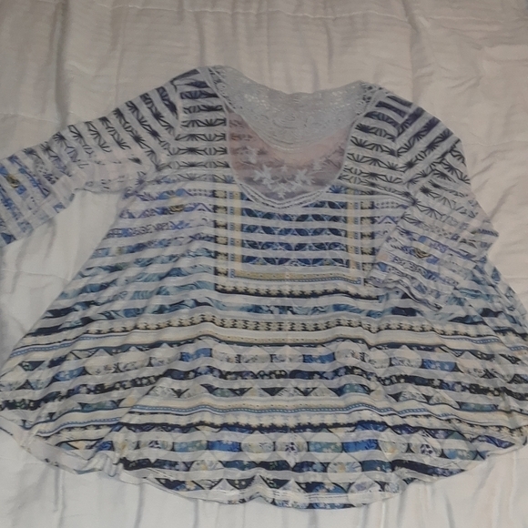 LIVE And Let Live Embellished Top Size Extra Large - Picture 5 of 7